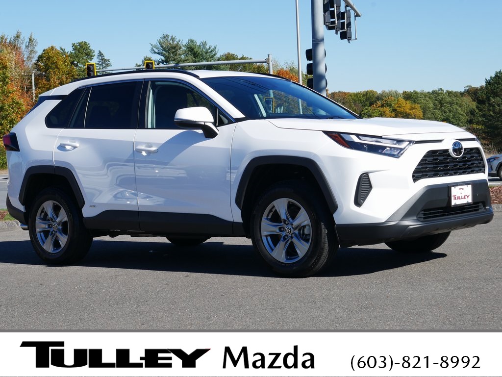 2025 Toyota RAV4 XLE's photo