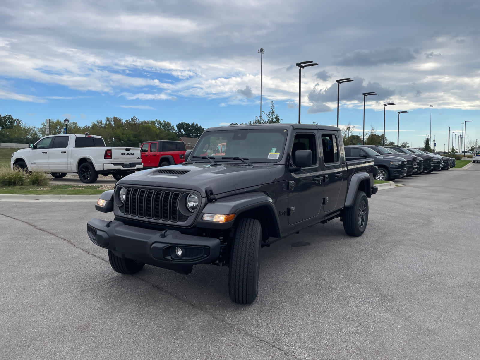 2025 Jeep Gladiator Sport S photo 4