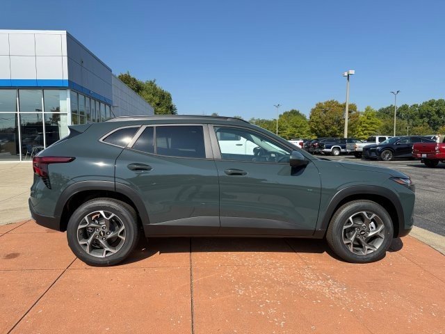 2025 Chevrolet Trax LT photo 5