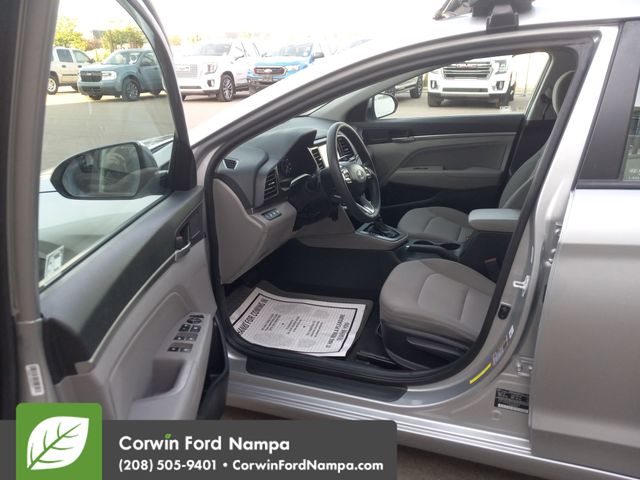 2020 Hyundai Elantra SEL photo 9