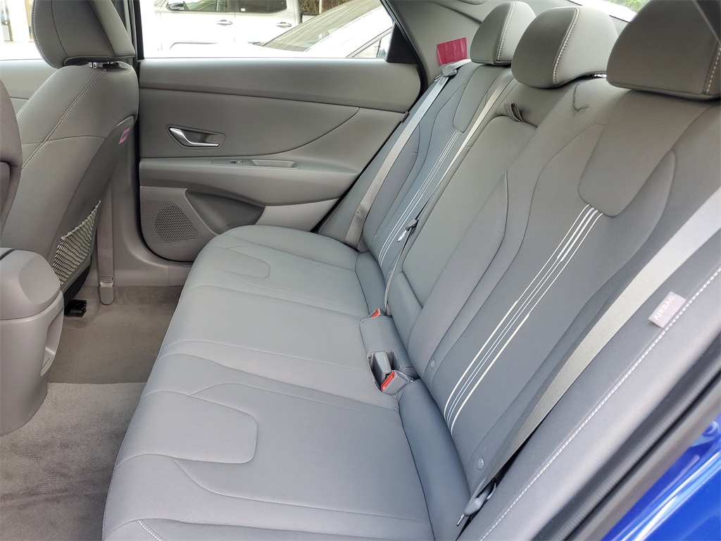 2025 Hyundai Elantra SEL Convenience photo 9