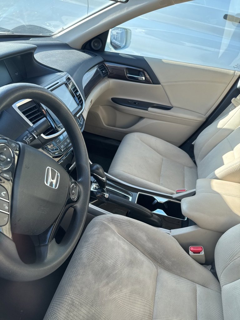 2017 Honda Accord EX photo 18