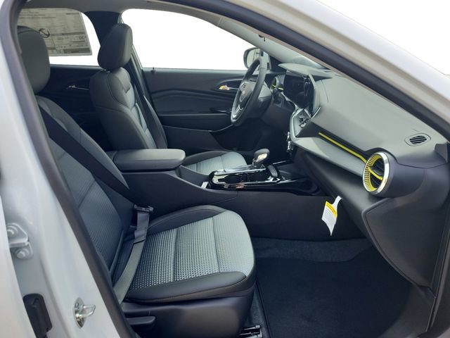 2025 Chevrolet Trax LT photo 23