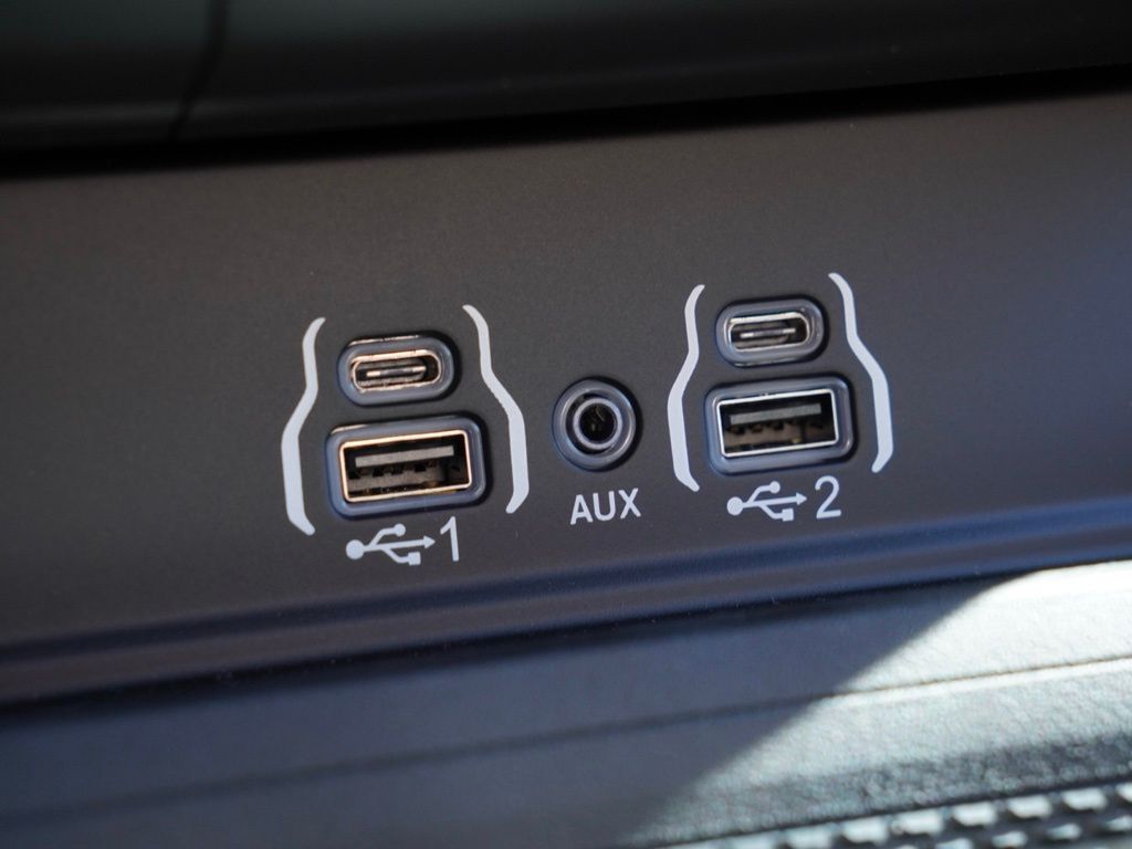 New 2026 Diamond Black Crystal Pearl-Coat Exterior Paint RAM Big Horn Night Edition image 17