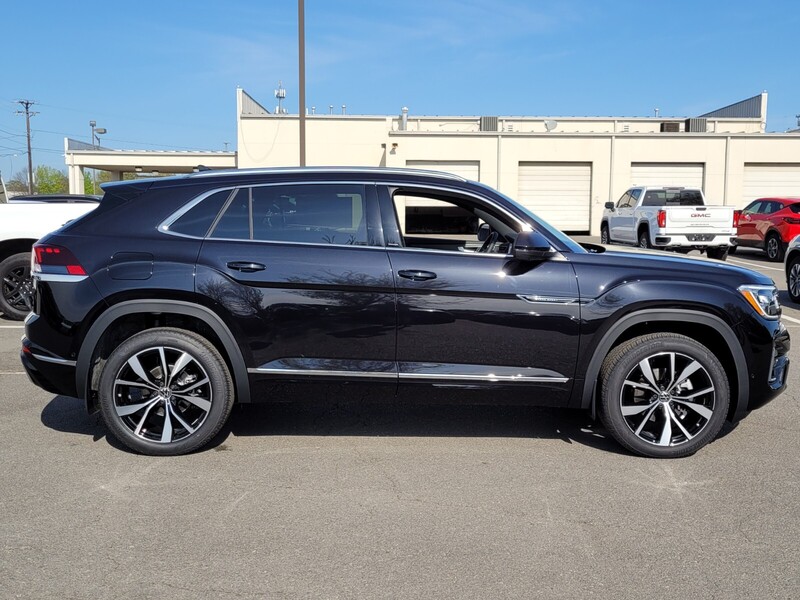 2025 Volkswagen Atlas Cross Sport SEL Premium R-Line photo 2