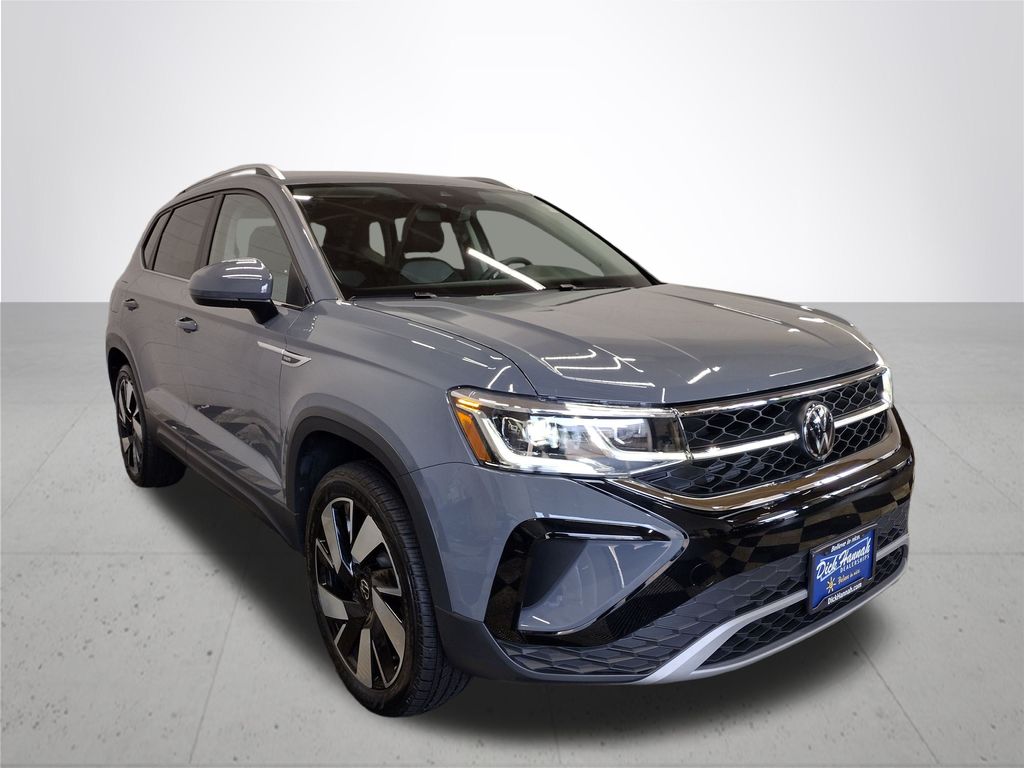2024 Volkswagen Taos SEL photo 3