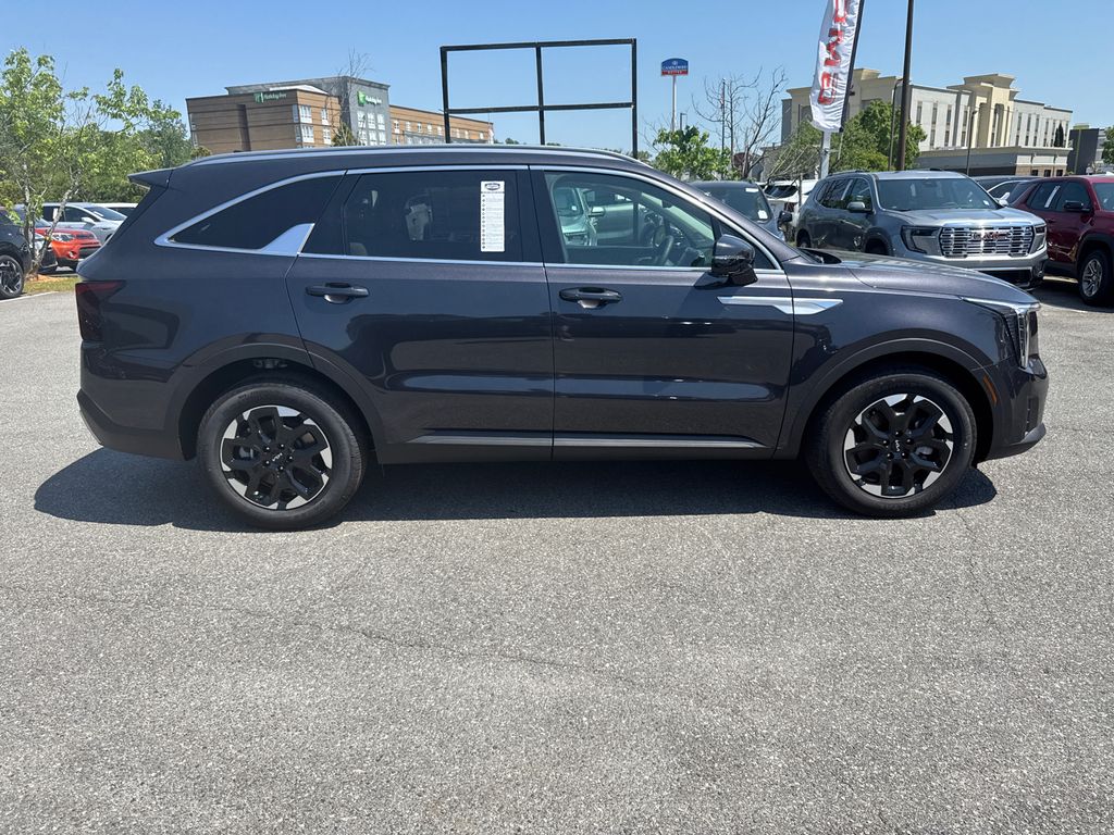 2025 Kia Sorento S photo 2