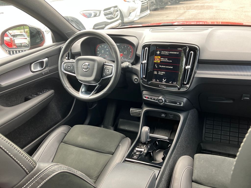 2021 Volvo XC40 R-Design photo 29