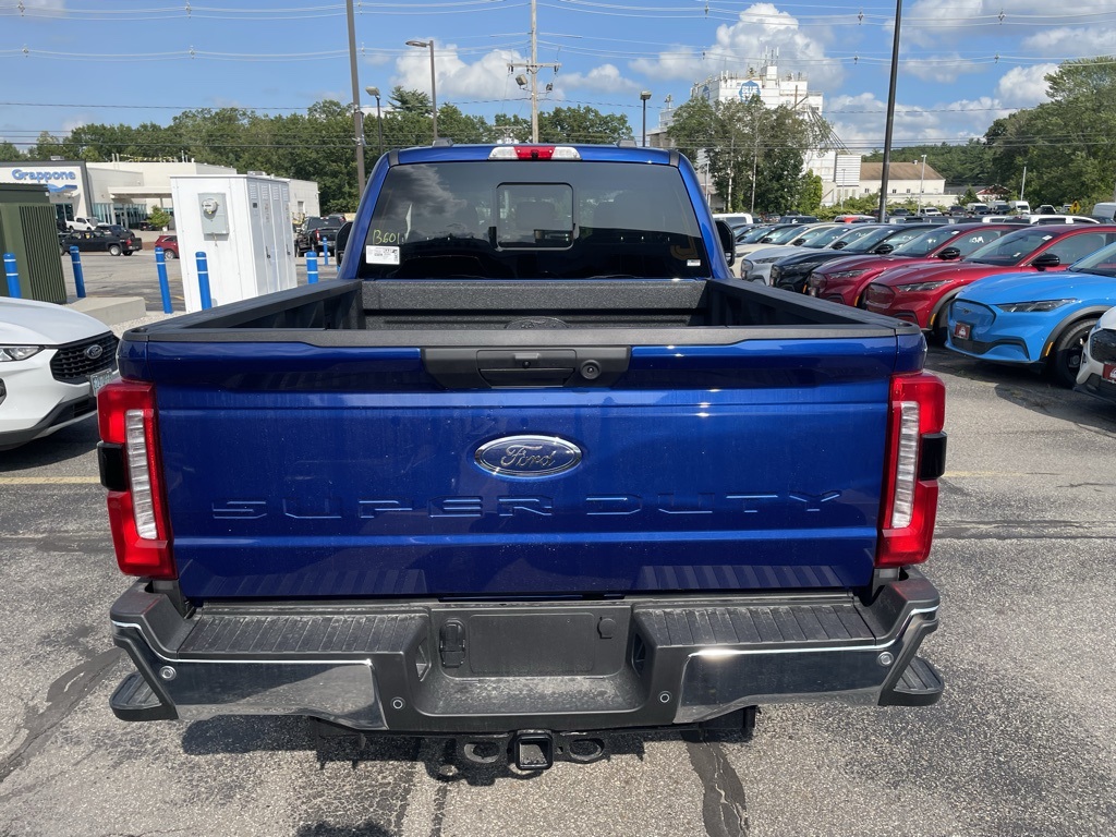 2026 Ford F-350 XLT photo 3