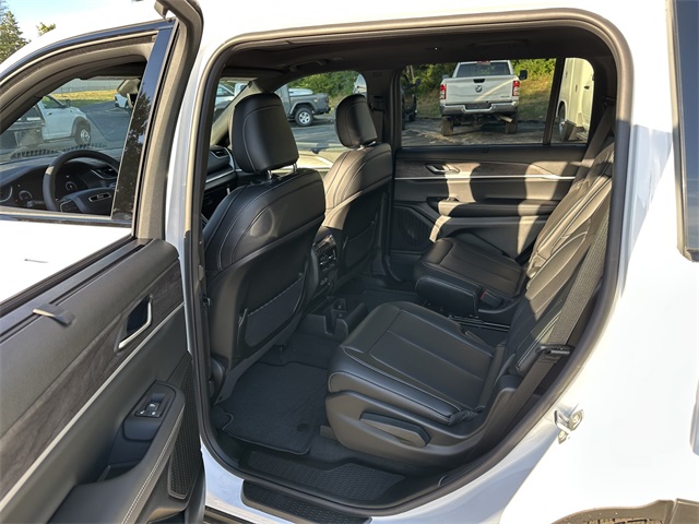 2025 Jeep Grand Cherokee Limited photo 13