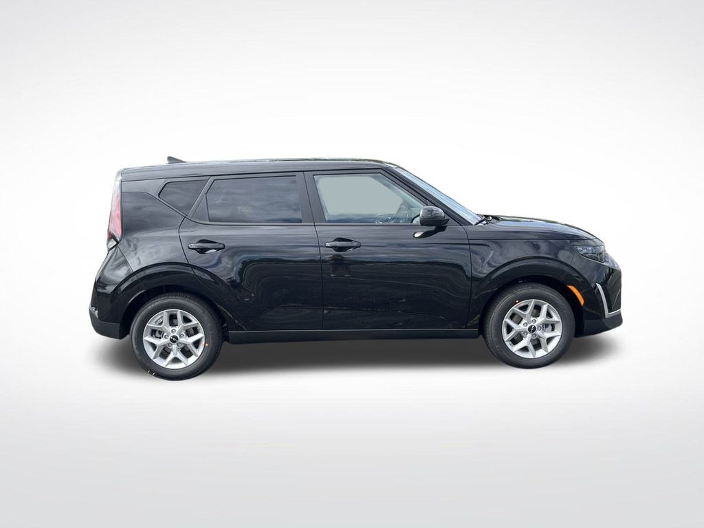 2025 Kia Soul S photo 3