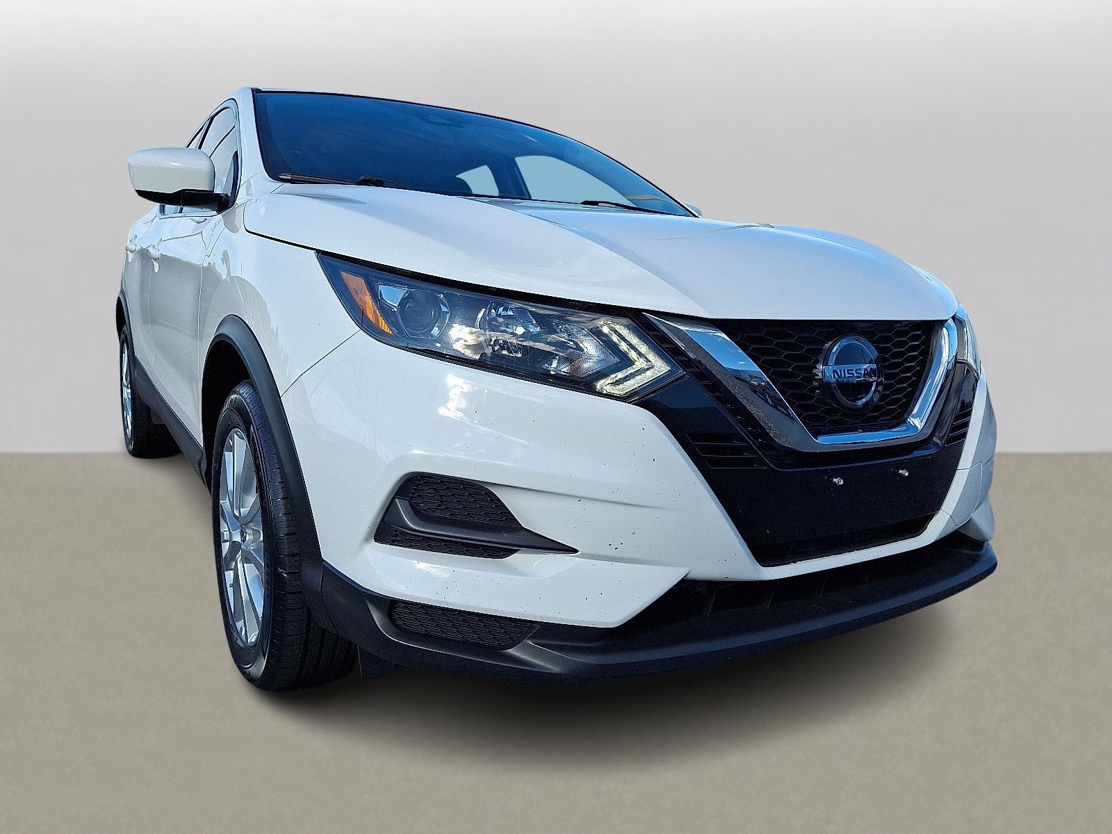 2022 Nissan Rogue Sport S photo 2