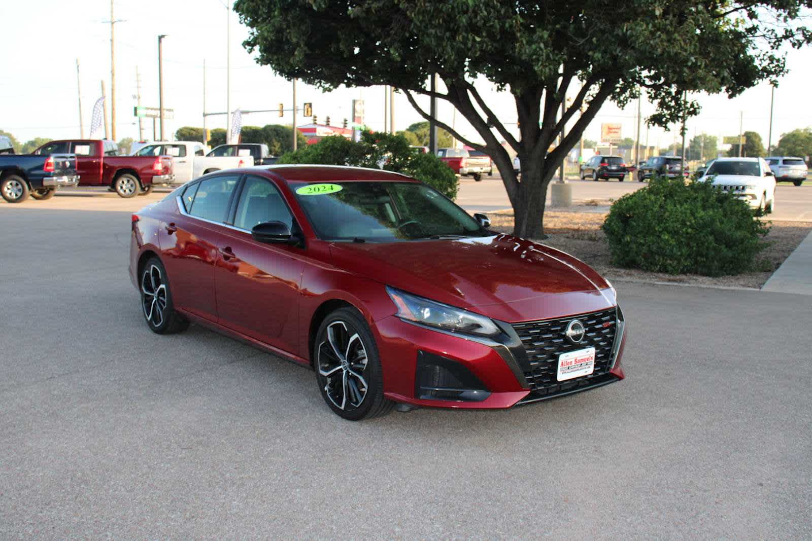 2024 Nissan Altima 2.5 SR photo 2