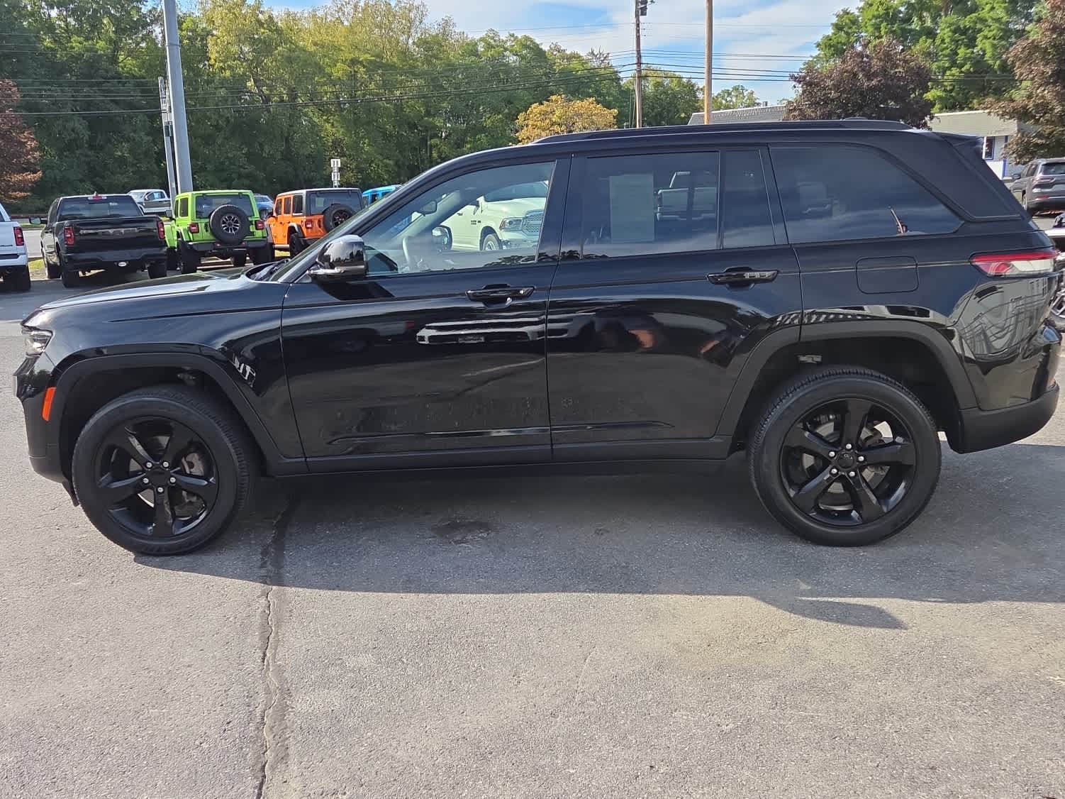 2022 Jeep Grand Cherokee Altitude photo 2