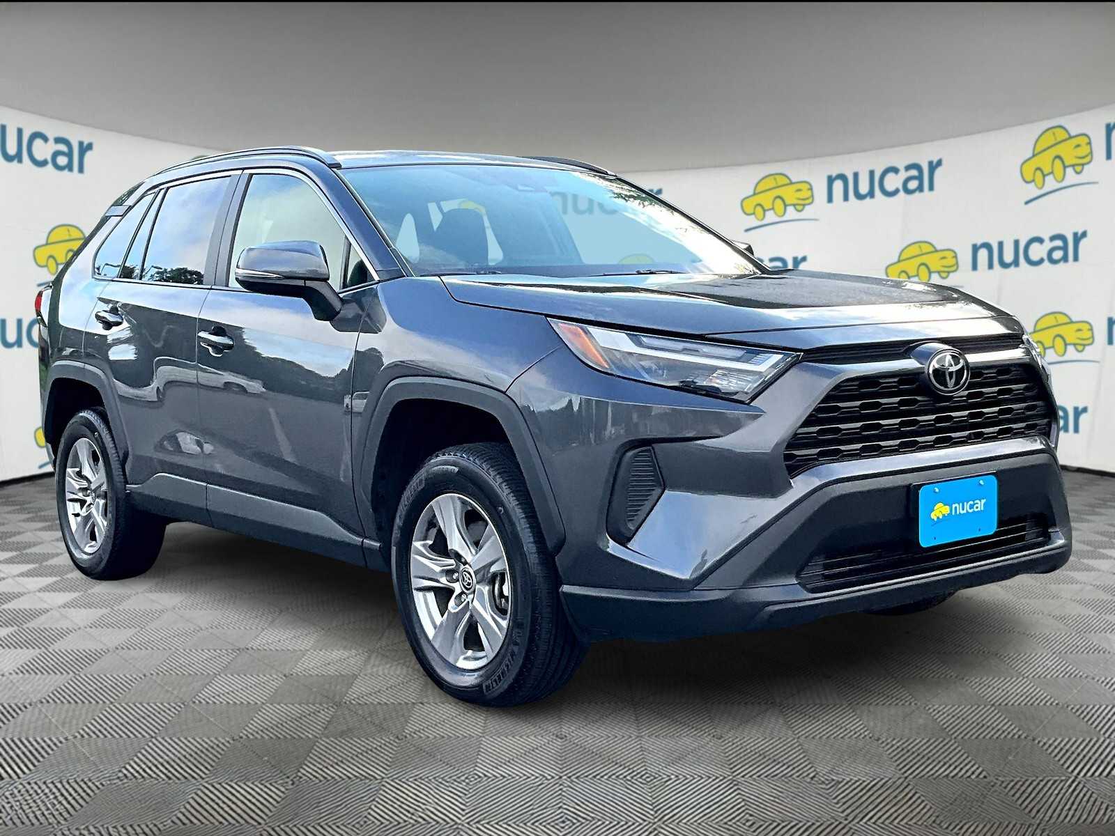 2025 Toyota RAV4 XLE's photo