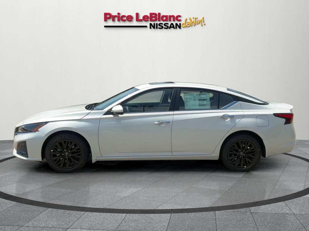 2025 Nissan Altima 2.5 SV photo 3