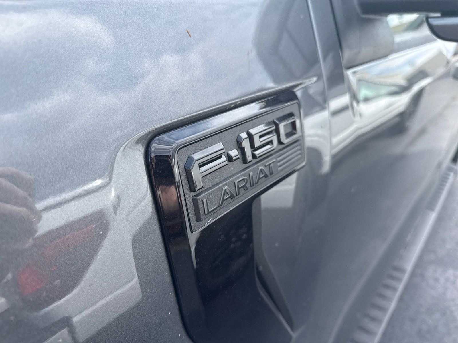 2025 Ford F-150 Lariat photo 4