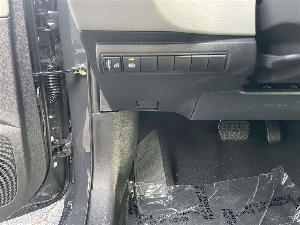 2025 Toyota Corolla LE photo 19