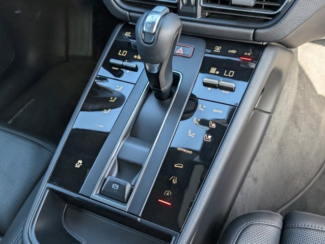 2023 Porsche Macan T photo 15