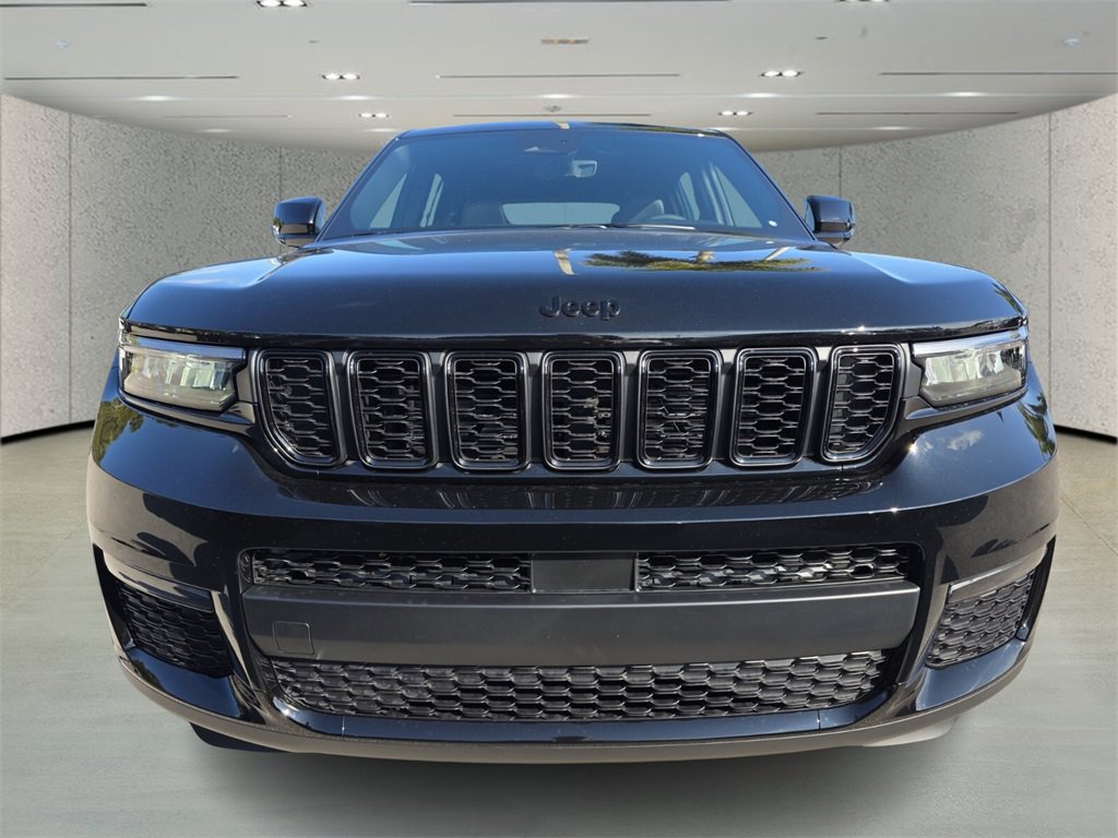 2025 Jeep Grand Cherokee Limited photo 2