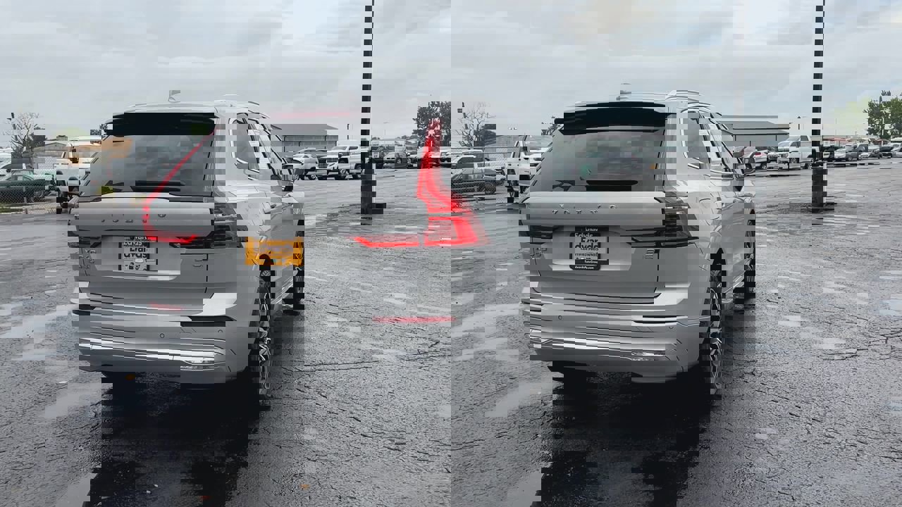 2022 Volvo XC60 B5 Inscription photo 8