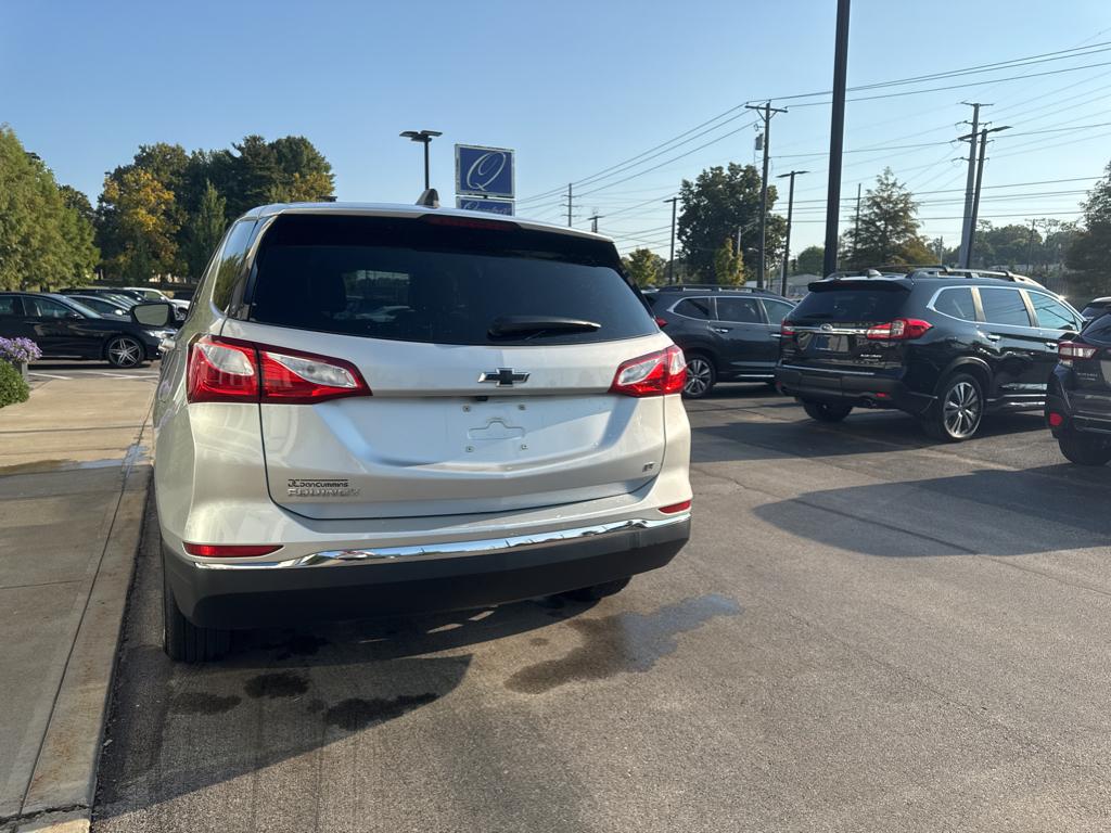 2021 Chevrolet Equinox LT photo 3
