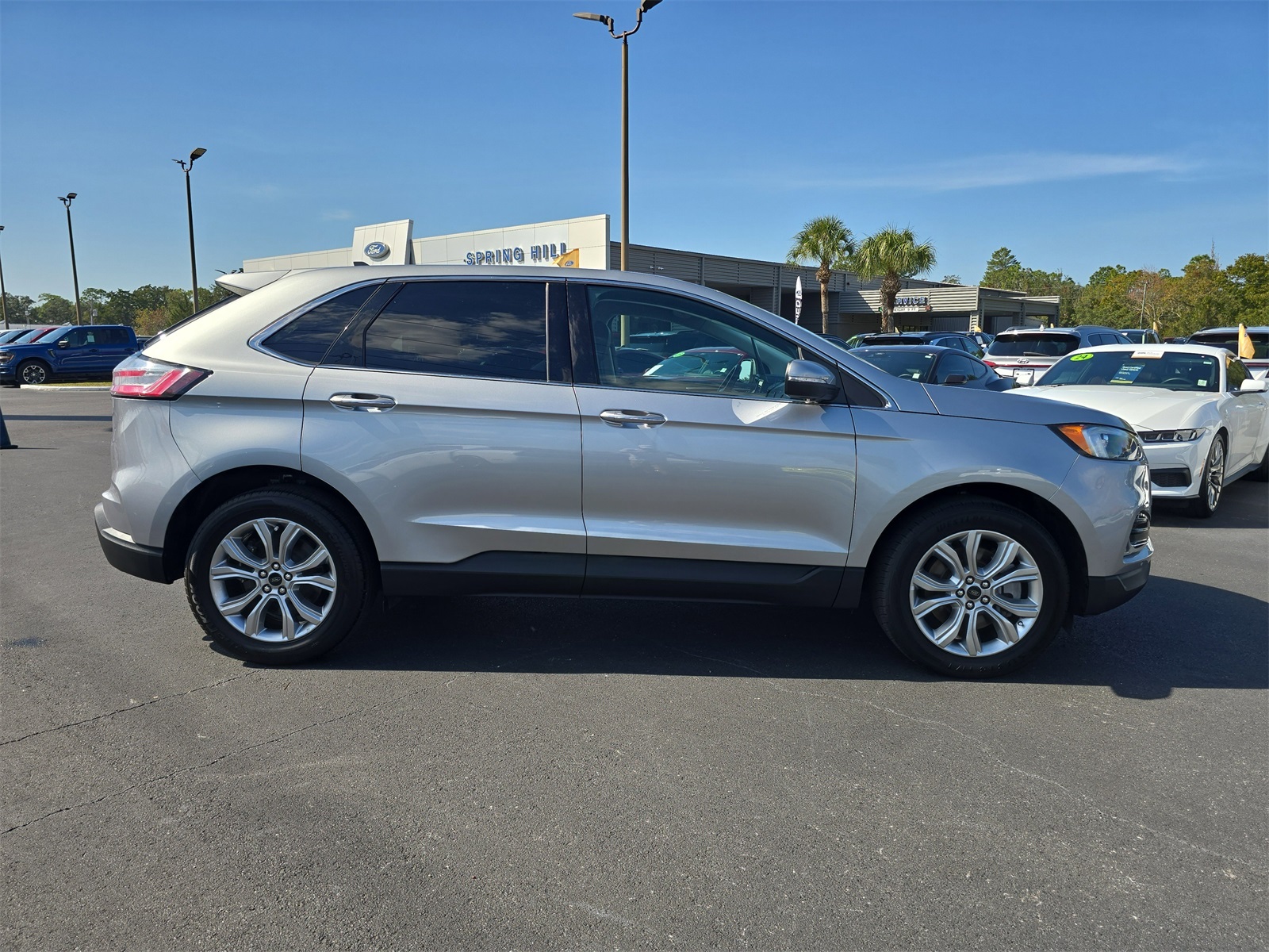 2024 Ford Edge Titanium photo 3