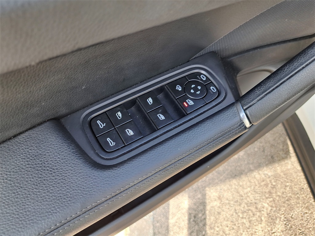 2023 Porsche Cayenne Coupe Base photo 13