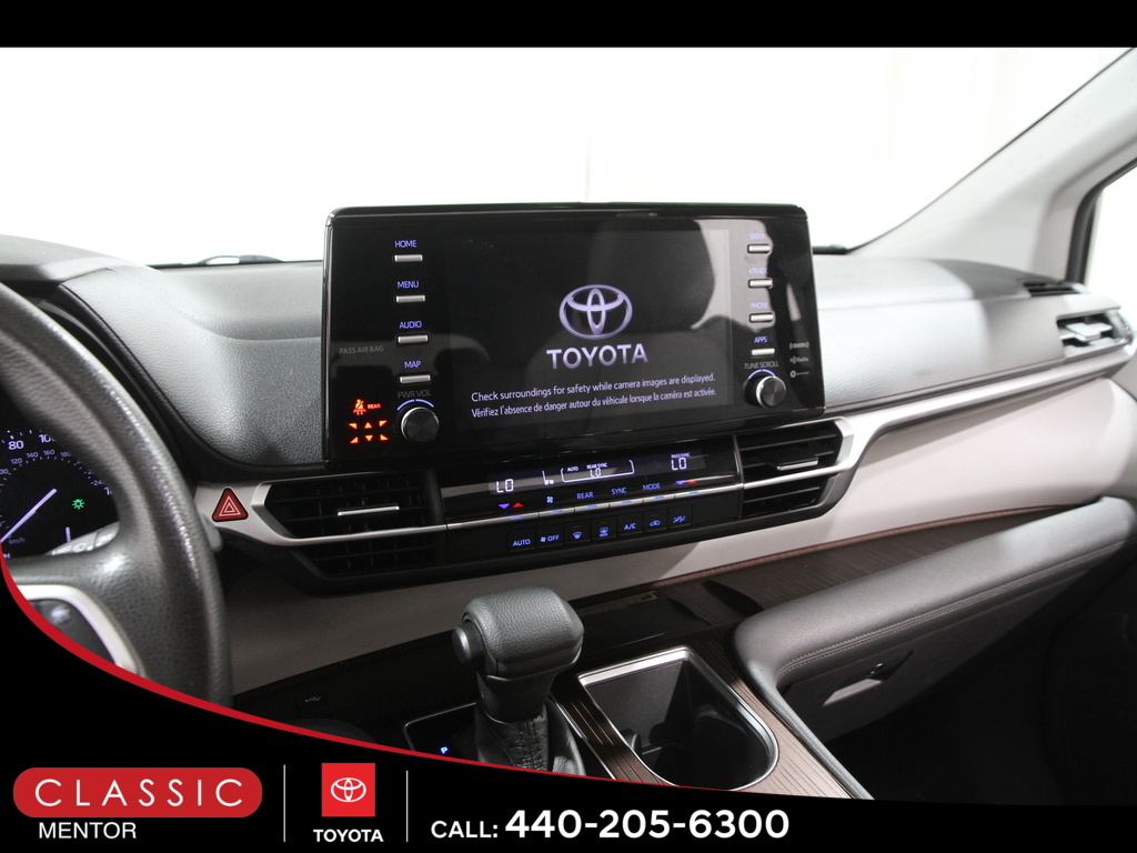 2021 Toyota Sienna LE photo 8