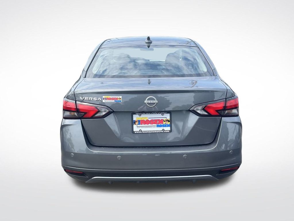 2025 Nissan Versa 1.6 SV photo 4
