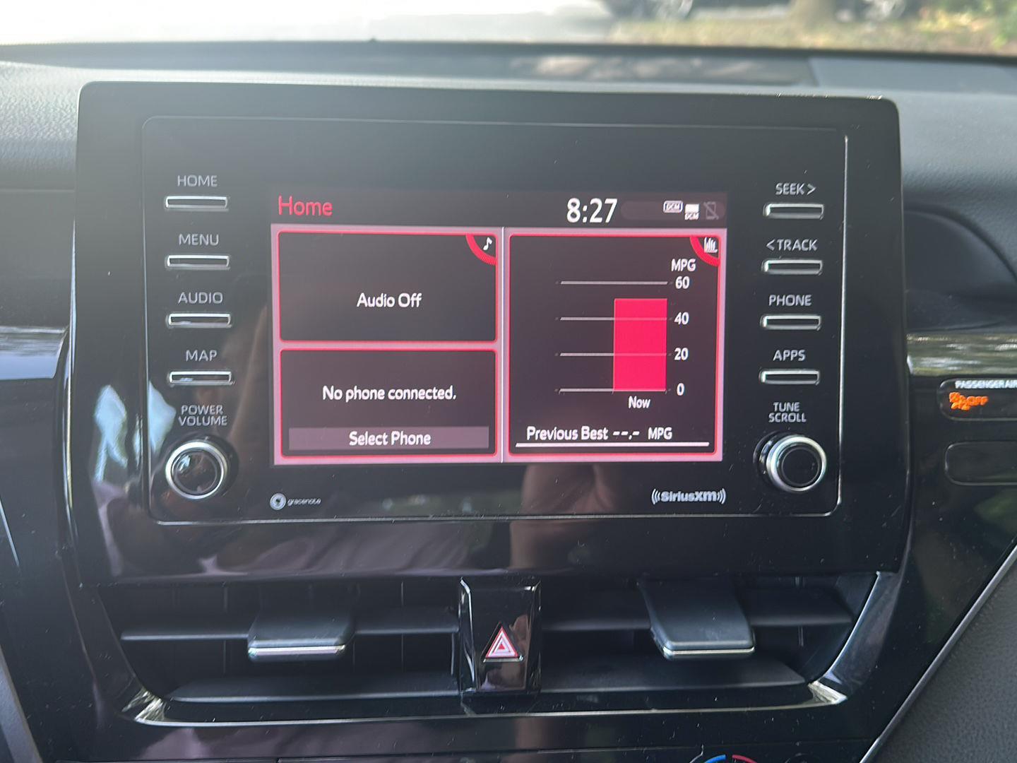 2021 Toyota Camry Hybrid LE photo 2