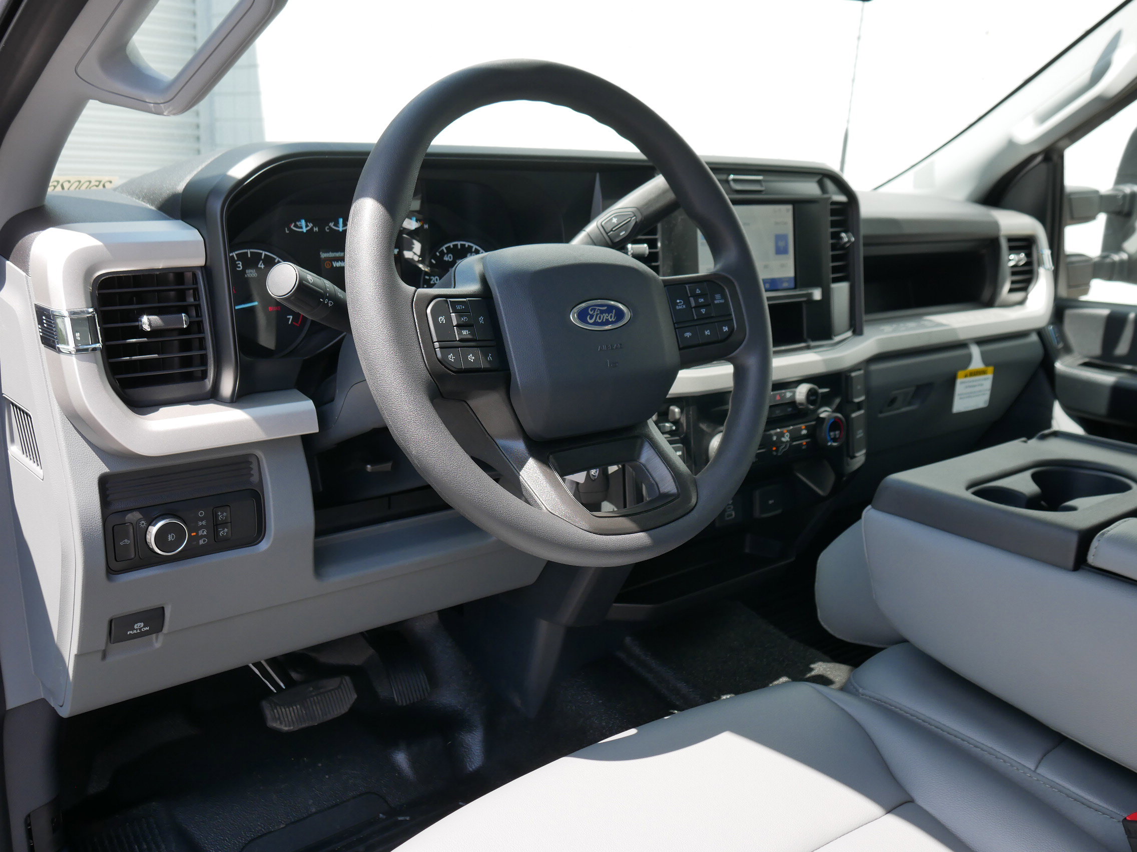 2025 Ford F-250 XL photo 4