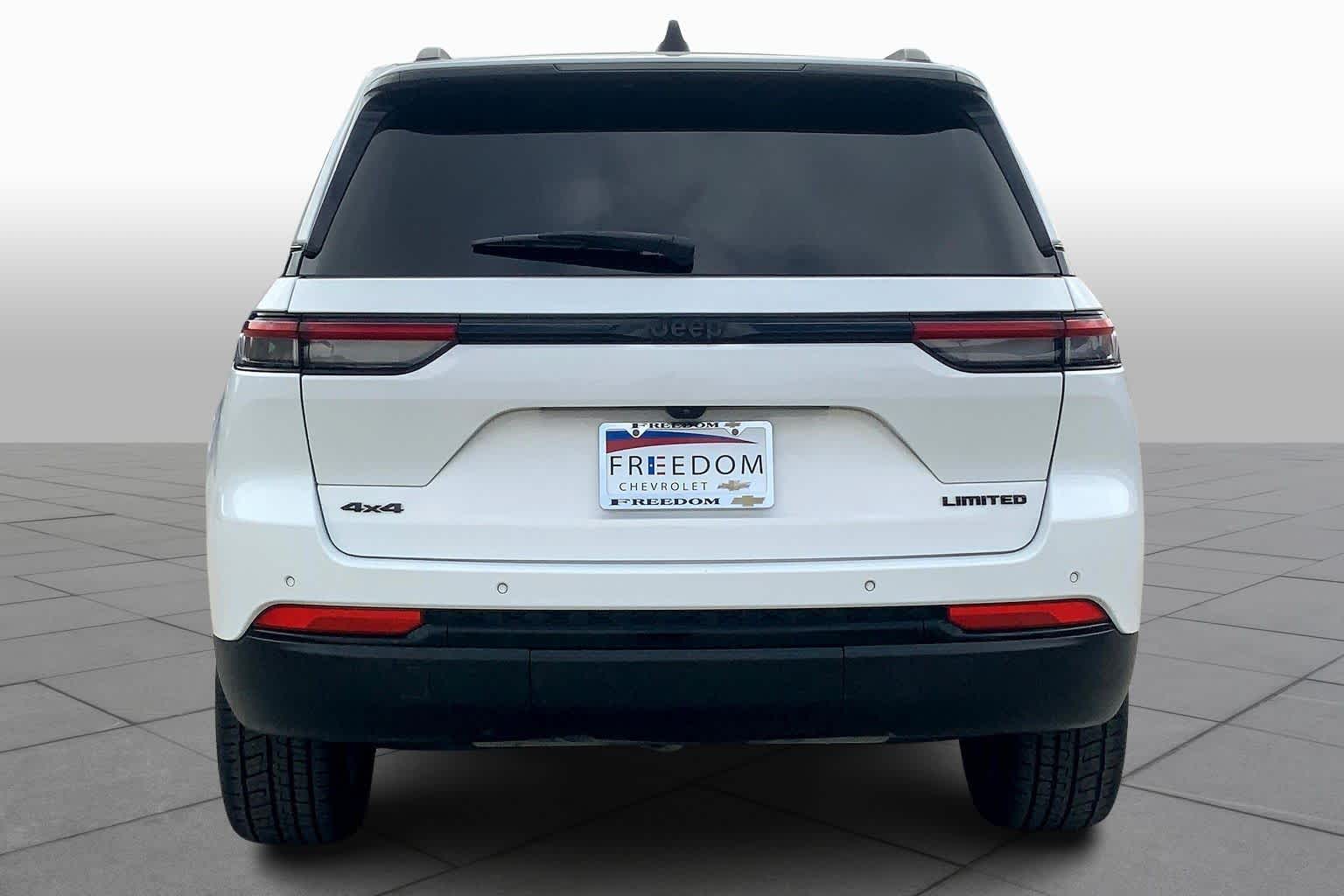 2023 Jeep Grand Cherokee Limited Sport photo 4