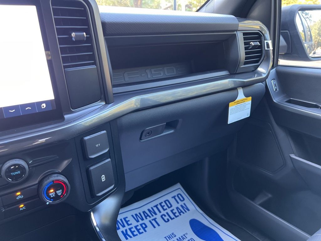 2025 Ford F-150 STX photo 17