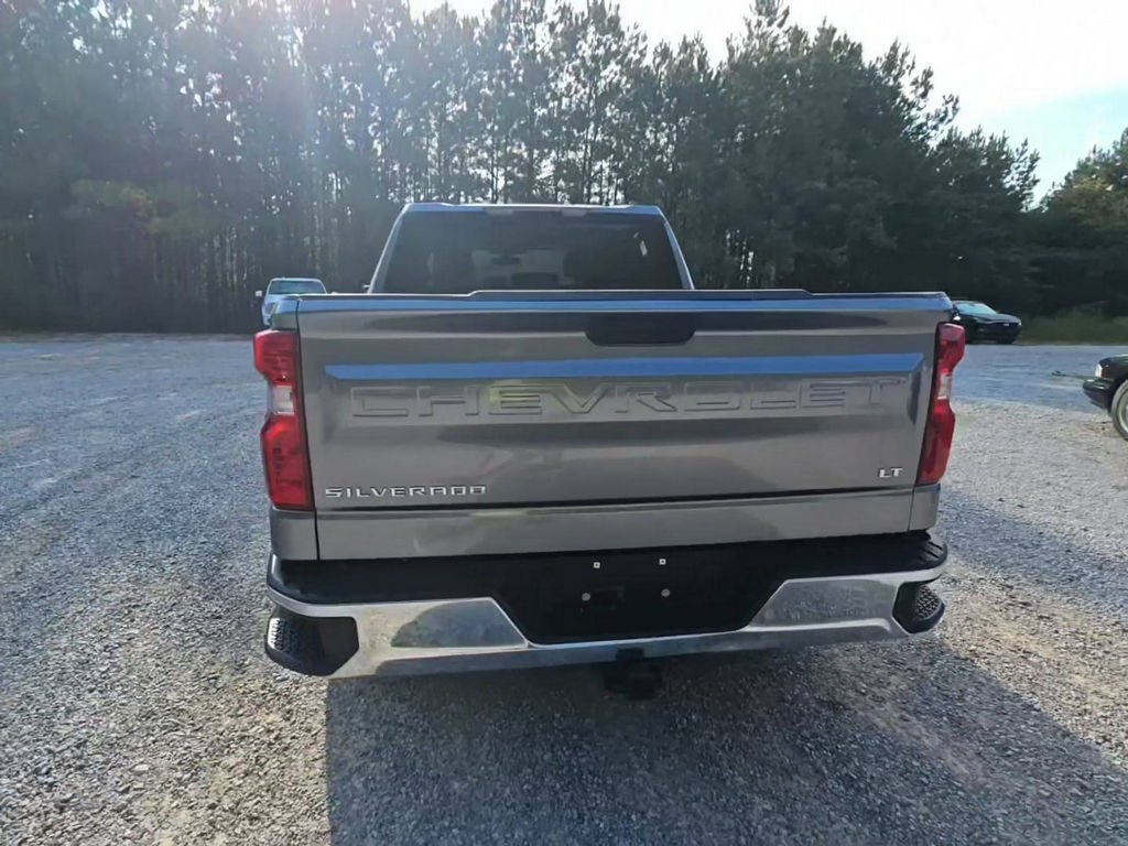 2020 Chevrolet Silverado 1500 LT photo 3