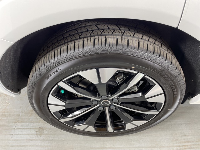 2026 Volvo XC60 Plus photo 10