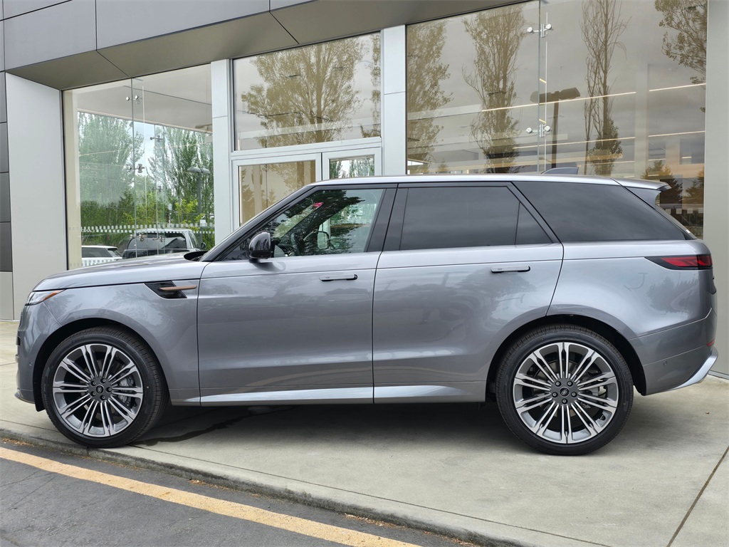 2025 Land Rover Range Rover Sport SE photo 4