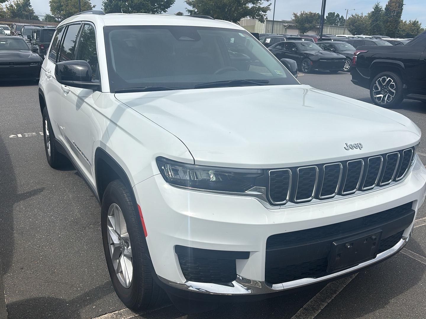 2023 Jeep Grand Cherokee Laredo photo 4