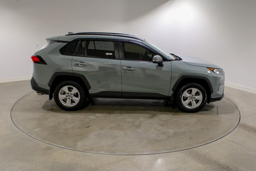 2020 Toyota RAV4 XLE photo 6