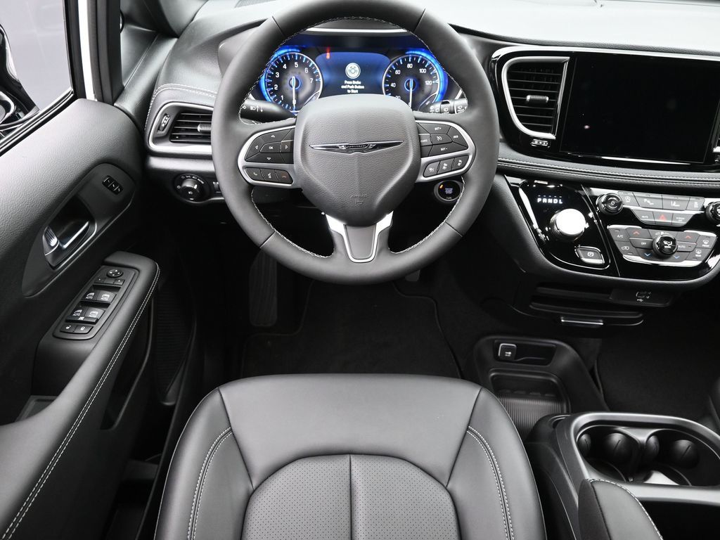 2026 Chrysler Pacifica photo 14
