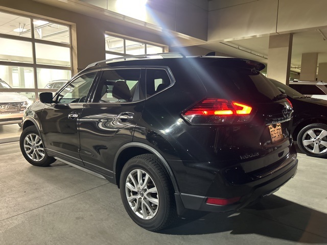 2017 Nissan Rogue SV photo 3