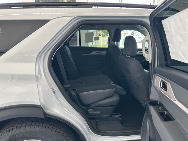 2025 Ford Explorer photo 32