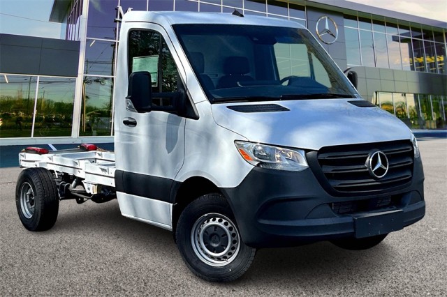 2024 Mercedes-Benz Sprinter 3500 Cab Chassis 144 WB