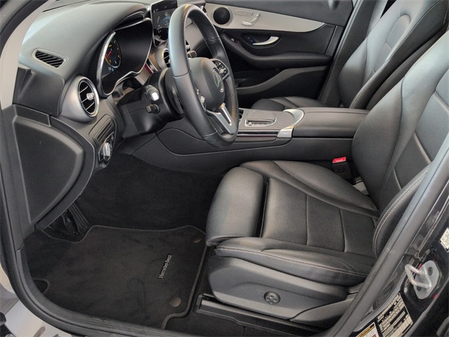 2022 Mercedes Benz GLC 300 photo 5