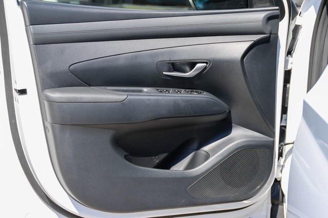 New 2025 White Hyundai SEL Convenience image 9