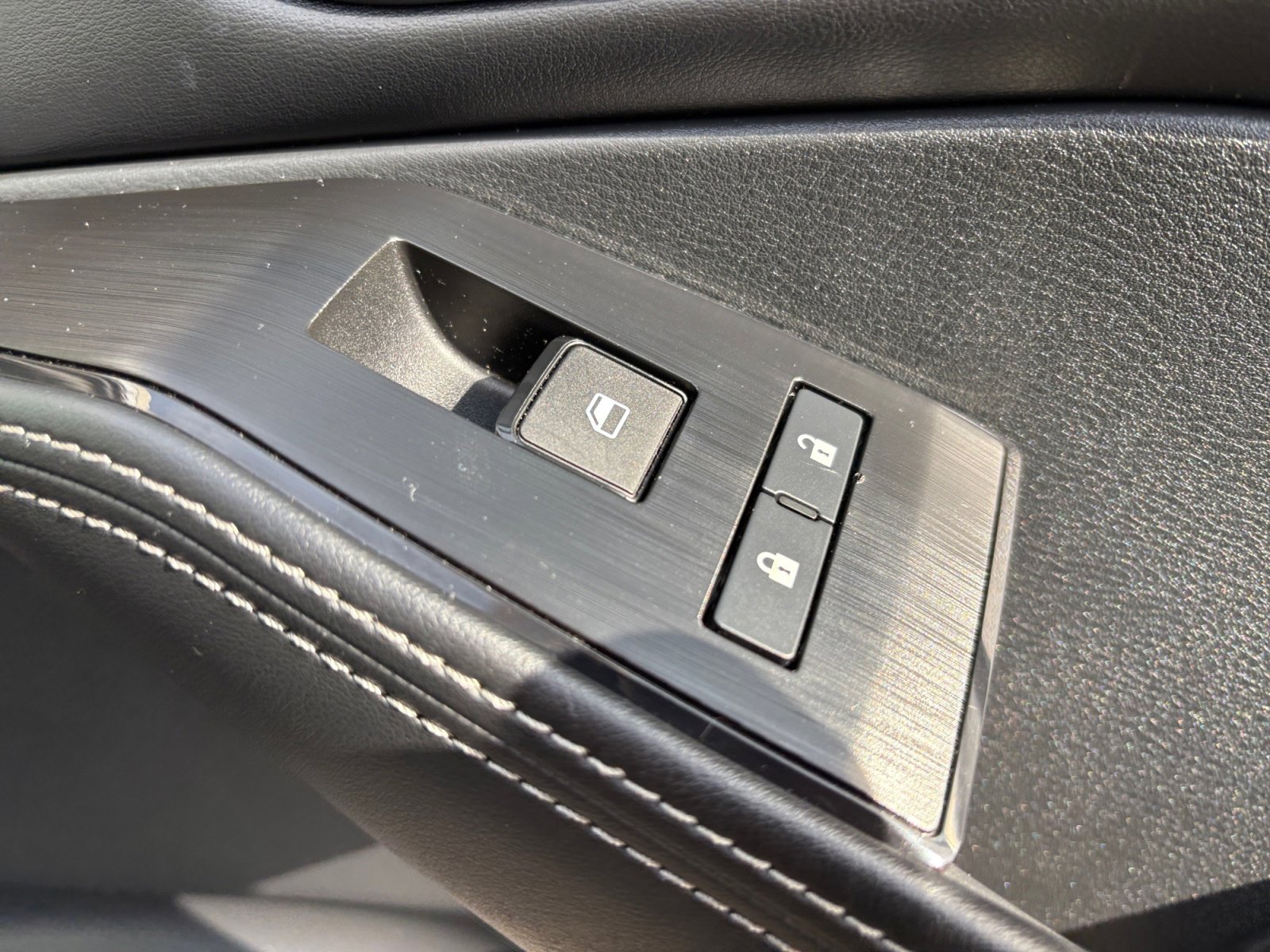 2024 Nissan Rogue SV photo 29