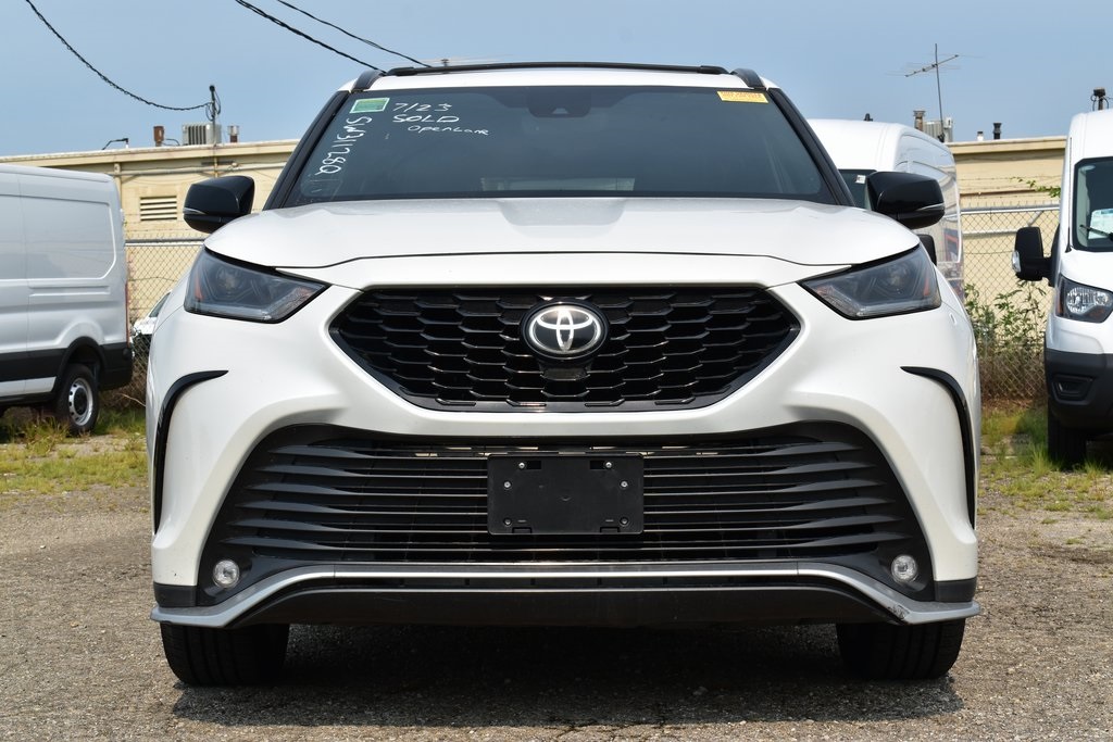 Used 2021 Toyota Highlander XSE with VIN 5TDLZRAH1MS032809 for sale in Kansas City