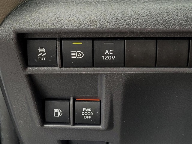 2024 Toyota Sienna XLE photo 21
