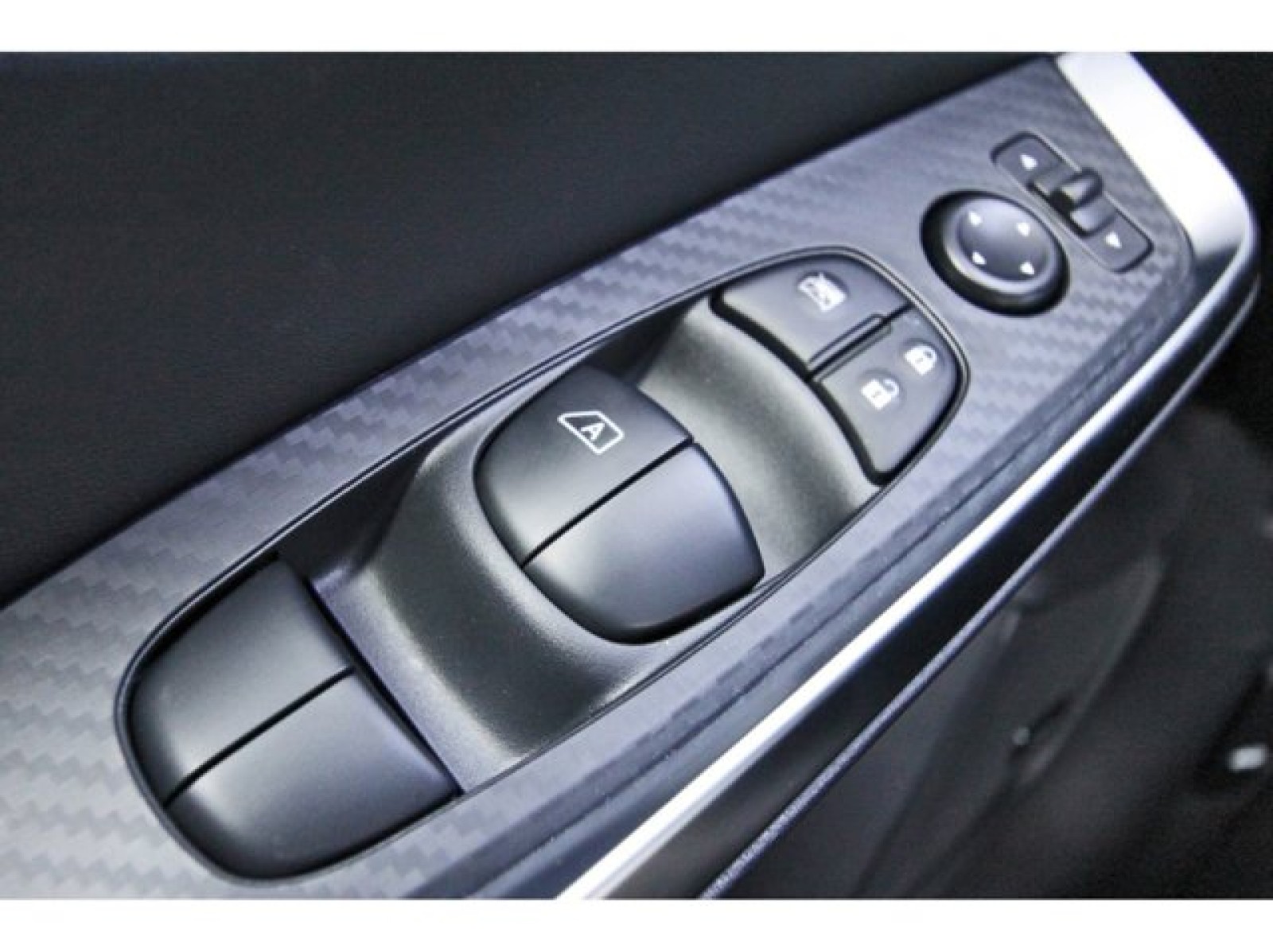 2025 Nissan Sentra SR White at Robbins Nissan