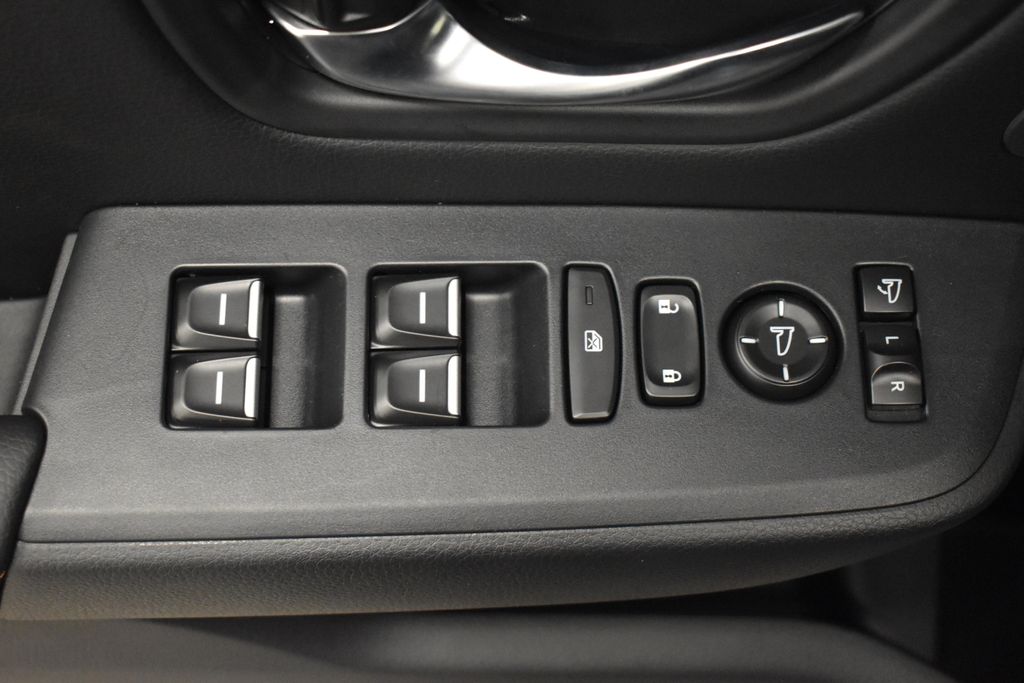 2025 Honda Pilot TrailSport photo 9